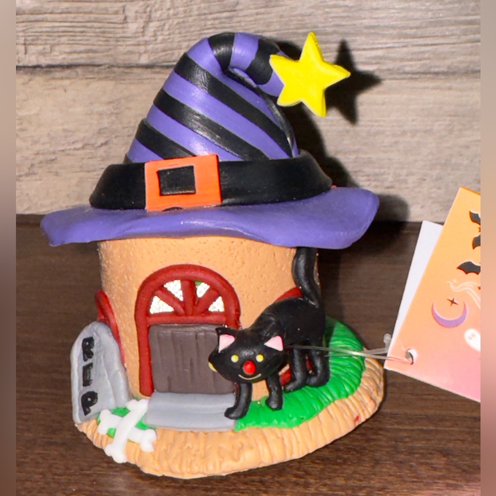 Super Cute 🥰 Witch House - Pumpkin House - Fairy House with Lights
